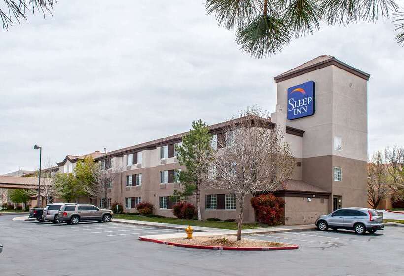 בית מלון כפרי Sleep Inn Airport