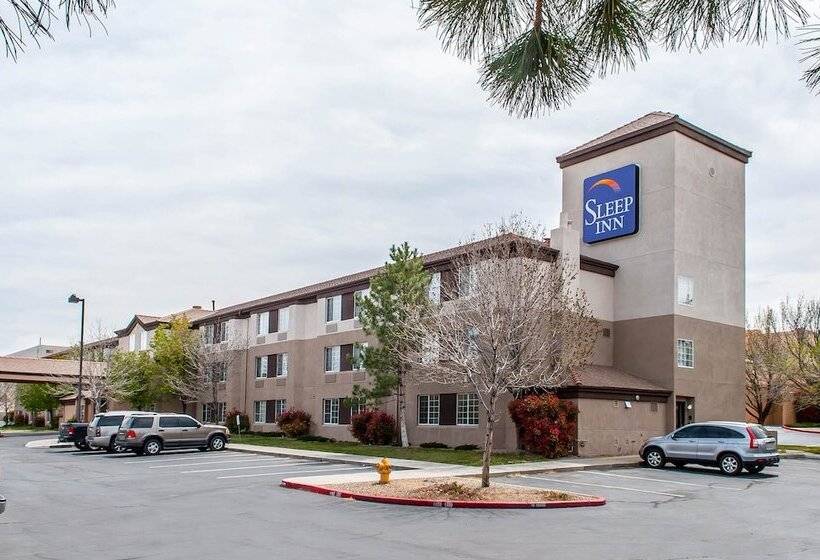 בית מלון כפרי Sleep Inn Airport