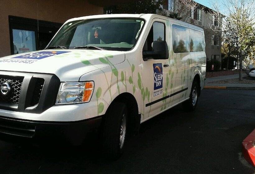 בית מלון כפרי Sleep Inn Airport