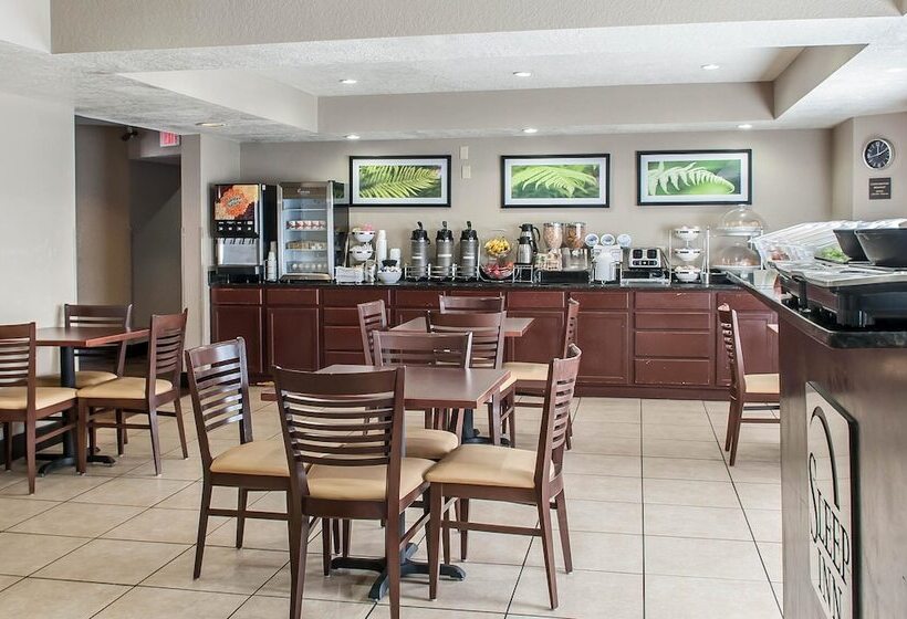 בית מלון כפרי Sleep Inn Airport