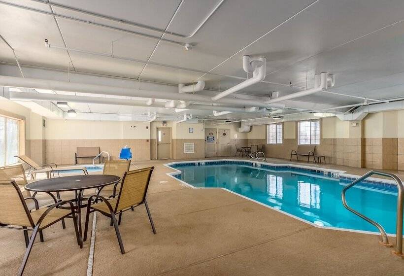 בית מלון כפרי Sleep Inn Airport