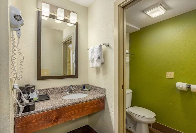 בית מלון כפרי Sleep Inn Airport