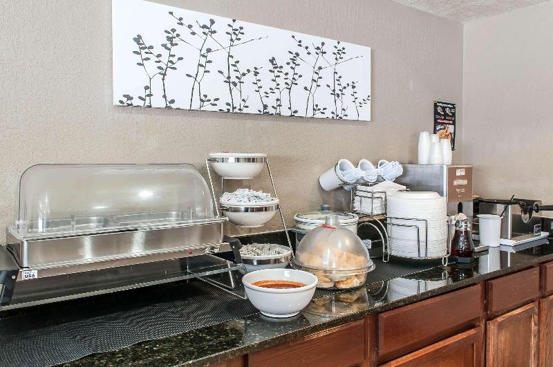 בית מלון כפרי Sleep Inn Airport