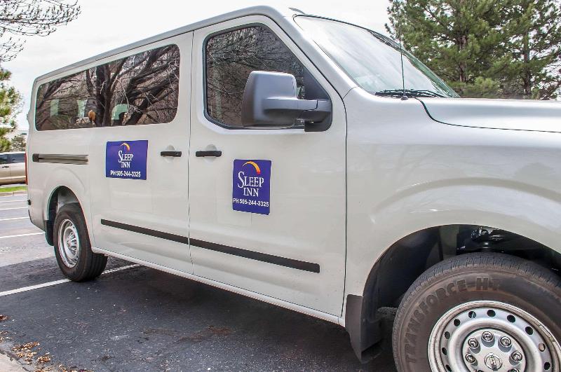 בית מלון כפרי Sleep Inn Airport