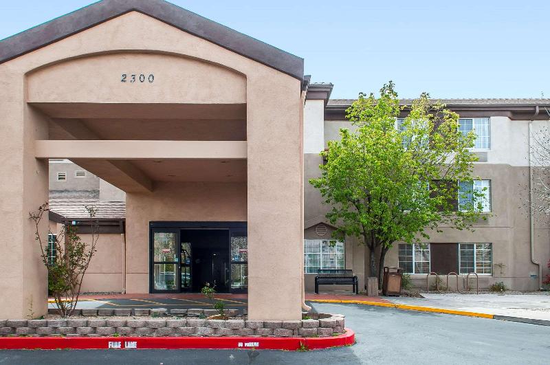 בית מלון כפרי Sleep Inn Airport