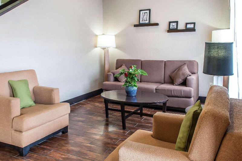 בית מלון כפרי Sleep Inn Airport