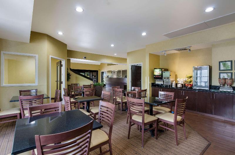 בית מלון כפרי Sleep Inn Hanes Mall