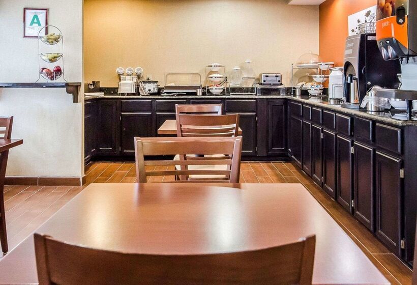 בית מלון כפרי Sleep Inn Louisville Airport & Expo