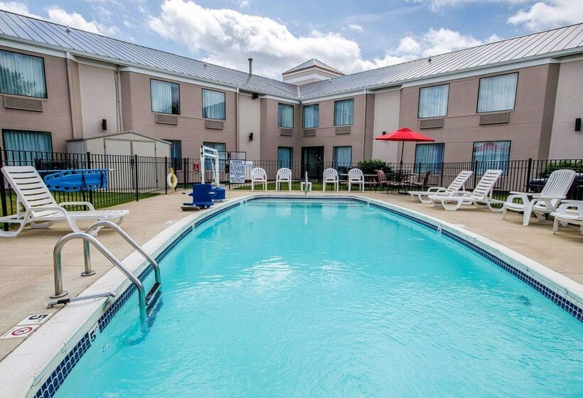 בית מלון כפרי Sleep Inn Louisville Airport & Expo