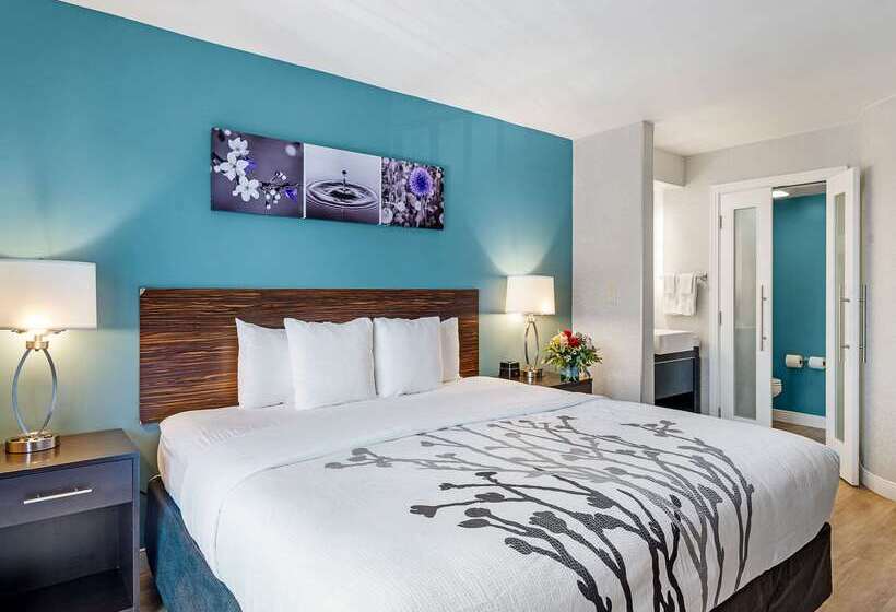 هتل Sleep Inn On The Beach