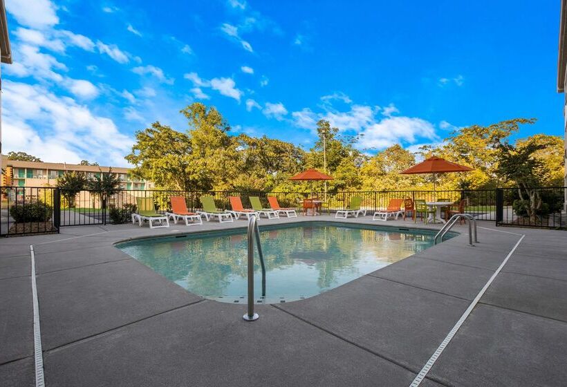 هتل Clarion Pointe Sevierville Pigeon Forge