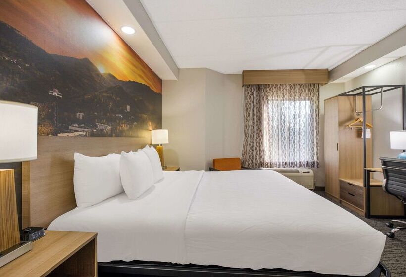 هتل Clarion Pointe Sevierville Pigeon Forge