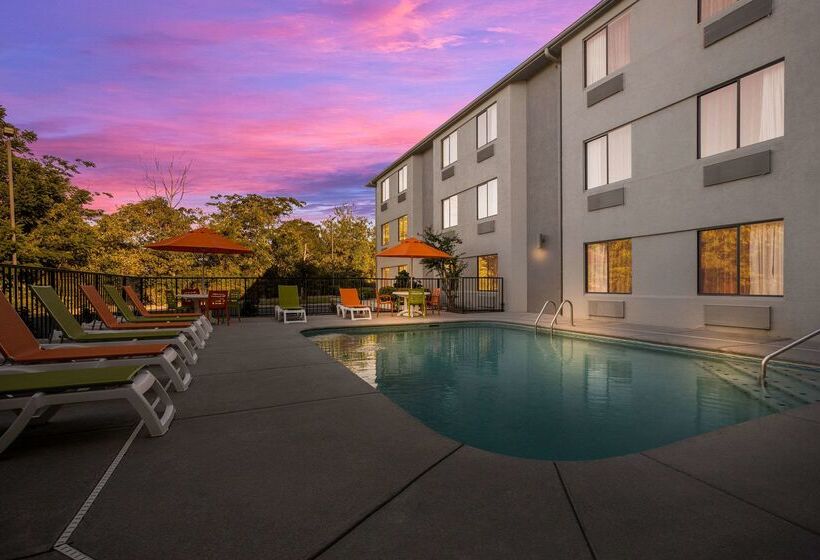 هتل Clarion Pointe Sevierville Pigeon Forge