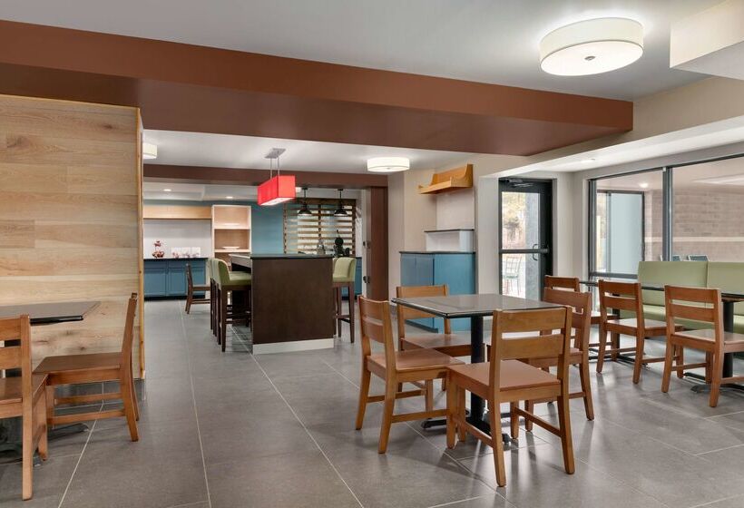 Отель Sleep Inn & Suites Near Halifax Regional Medical Center