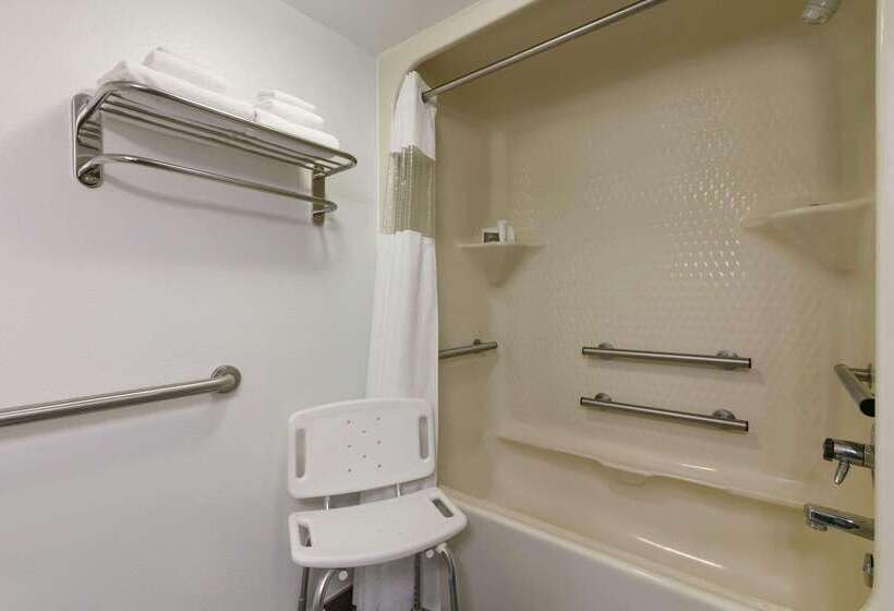 Отель Sleep Inn & Suites Near Halifax Regional Medical Center