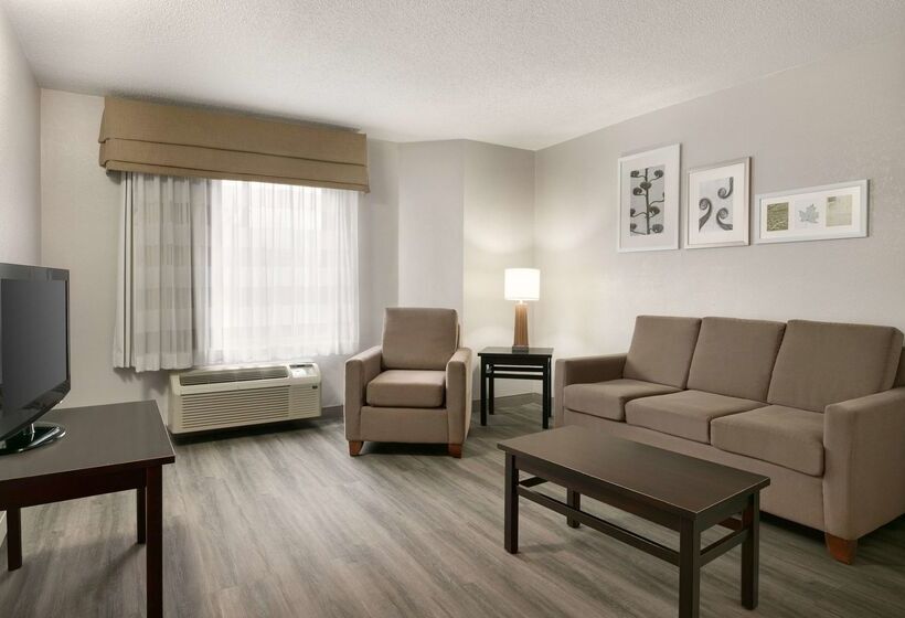 Отель Sleep Inn & Suites Near Halifax Regional Medical Center