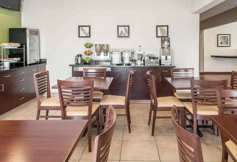 Отель Sleep Inn University