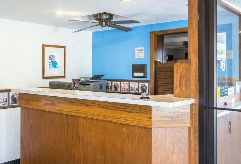 호텔 Amerivu Inn New Hampton