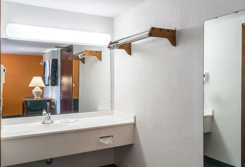 호텔 Amerivu Inn New Hampton