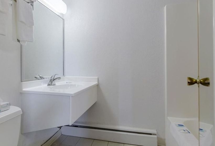 호텔 Amerivu Inn New Hampton