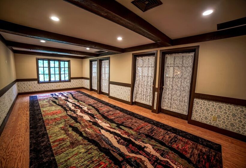 فندق Spring House Inn