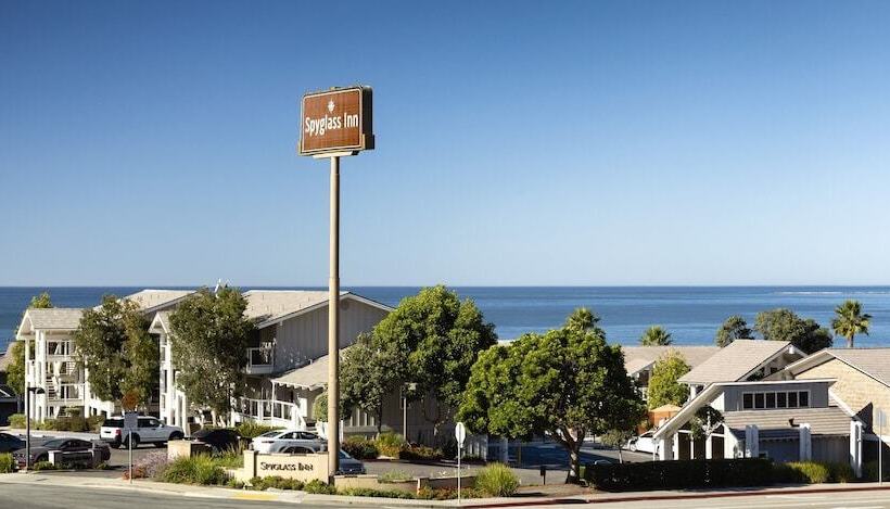 فندق Spyglass Inn