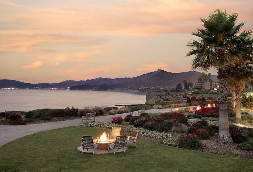 فندق Spyglass Inn