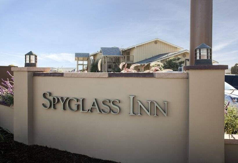 فندق Spyglass Inn
