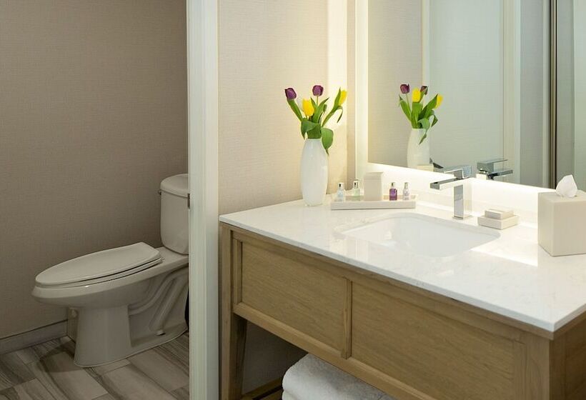 فندق Spyglass Inn