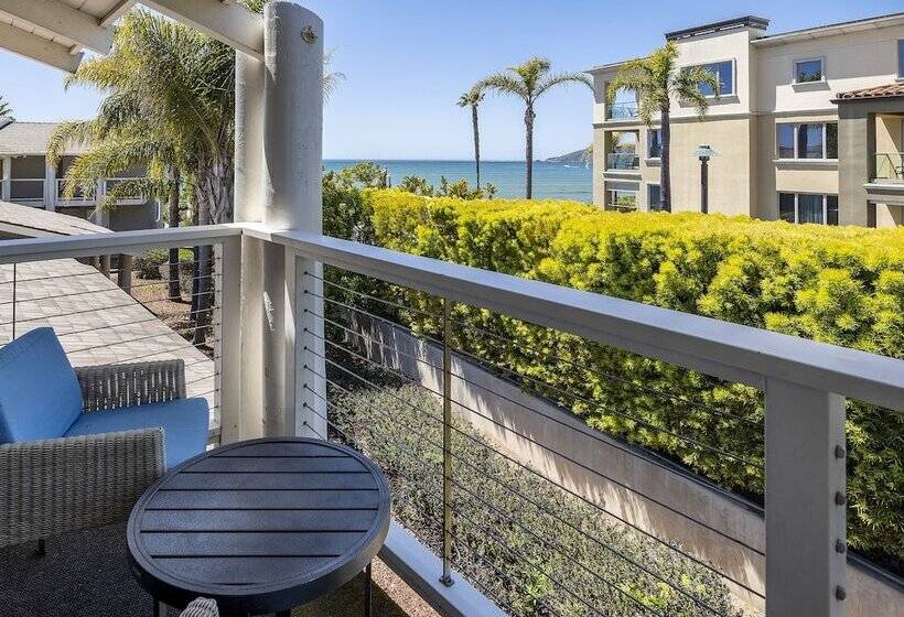 فندق Spyglass Inn