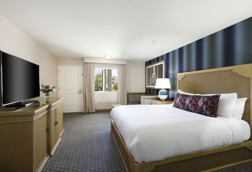 فندق Spyglass Inn