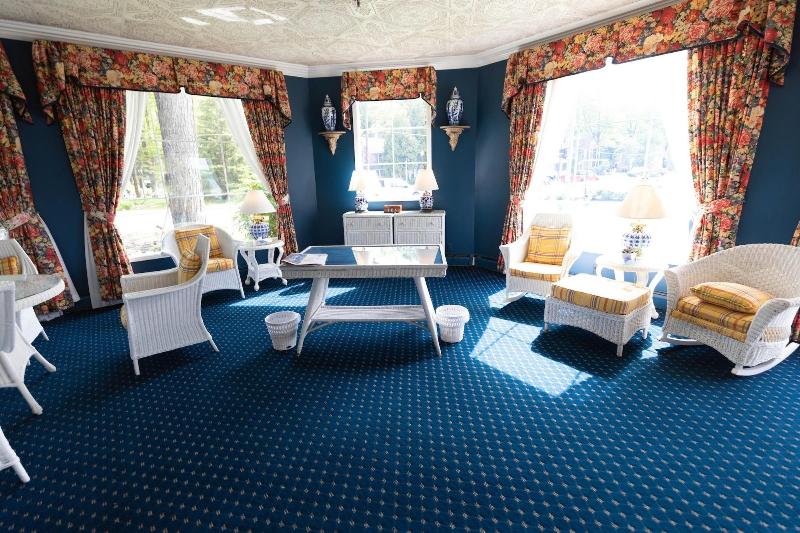 فندق Stafford's Bay View Inn