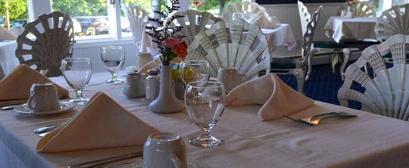 فندق Stafford's Bay View Inn