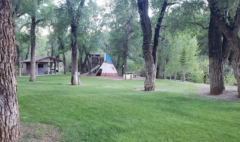 Отель Stagecoach Inn & Suites