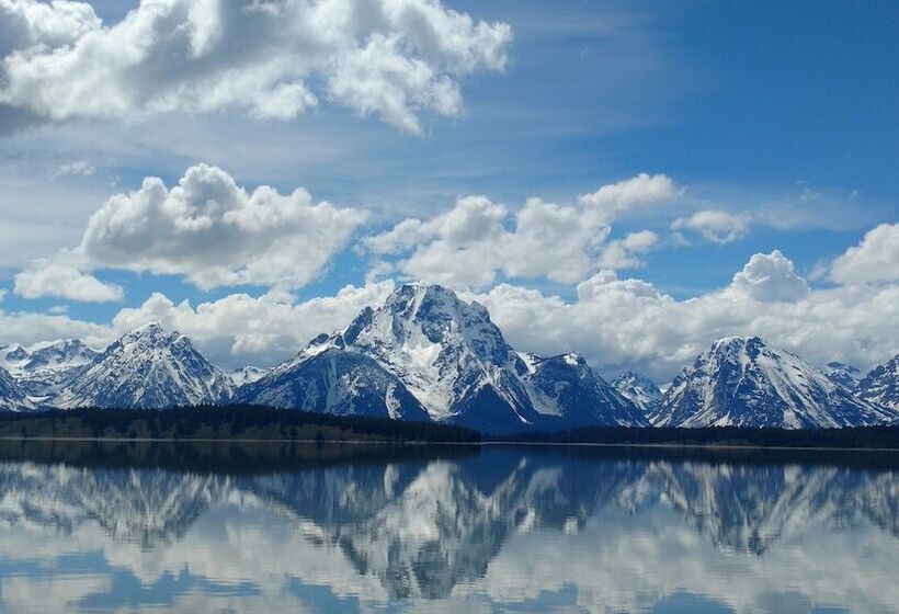 Отель Stagecoach Inn & Suites