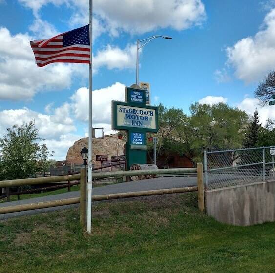 Отель Stagecoach Inn & Suites