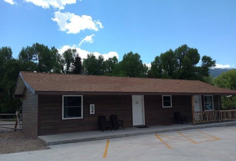 Отель Stagecoach Inn & Suites