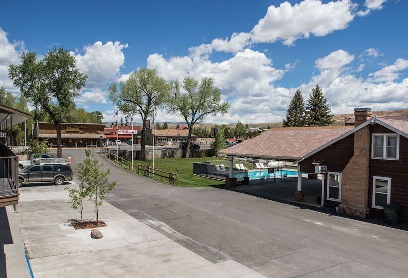 Отель Stagecoach Inn & Suites