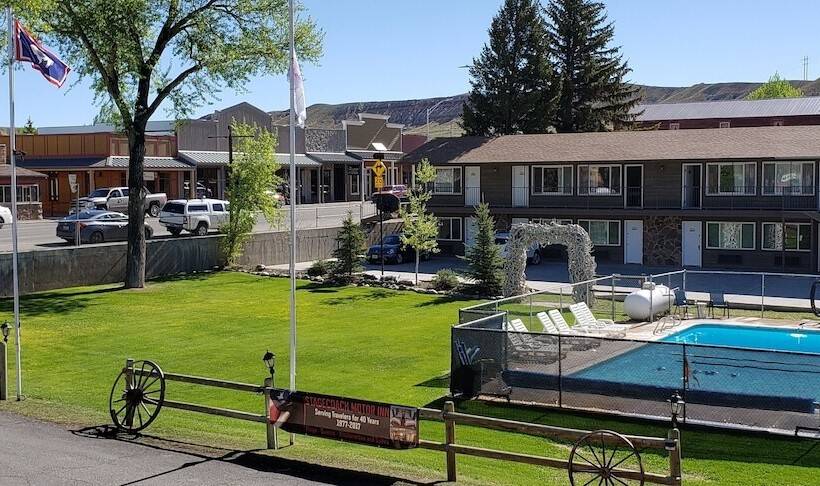 Отель Stagecoach Inn & Suites