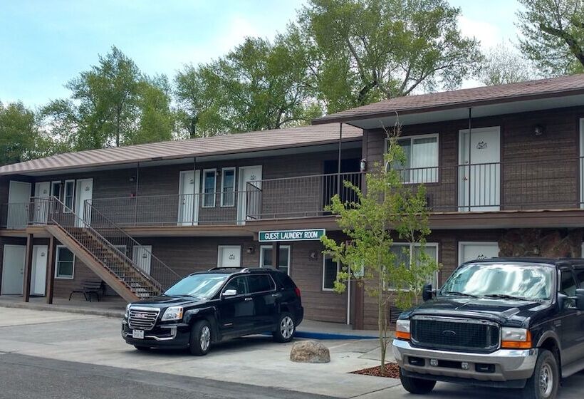 Отель Stagecoach Inn & Suites