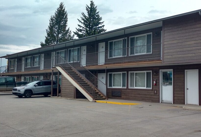 Отель Stagecoach Inn & Suites