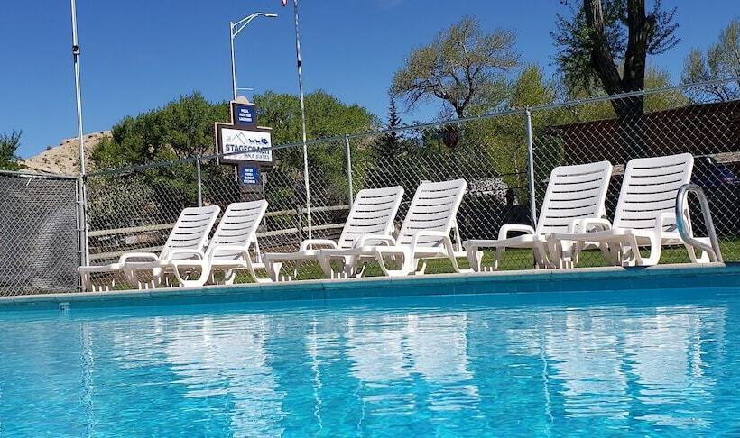 Отель Stagecoach Inn & Suites