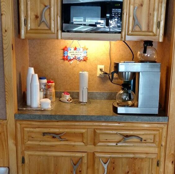 Отель Stagecoach Inn & Suites