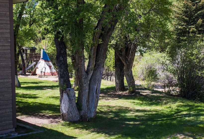 Отель Stagecoach Inn & Suites