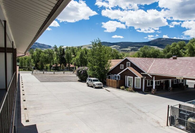 Отель Stagecoach Inn & Suites