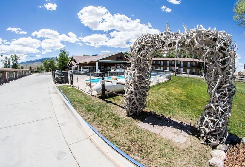 Отель Stagecoach Inn & Suites