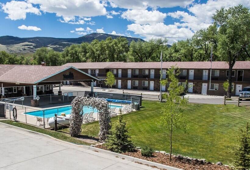 Отель Stagecoach Inn & Suites