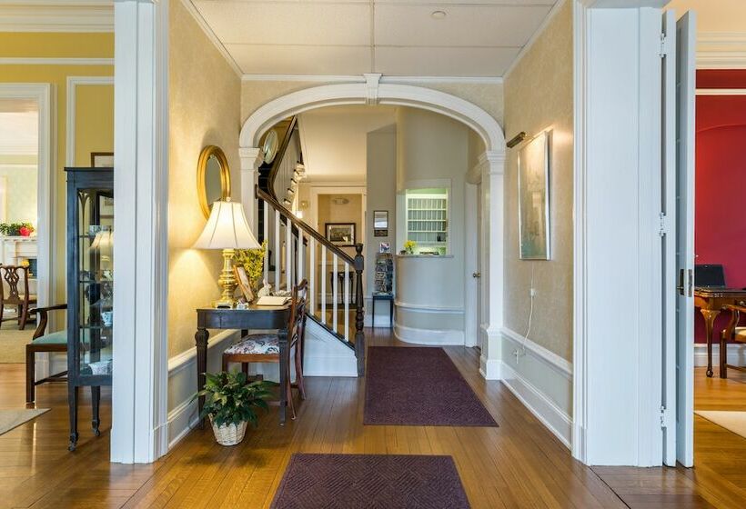 فندق Stanton House Inn