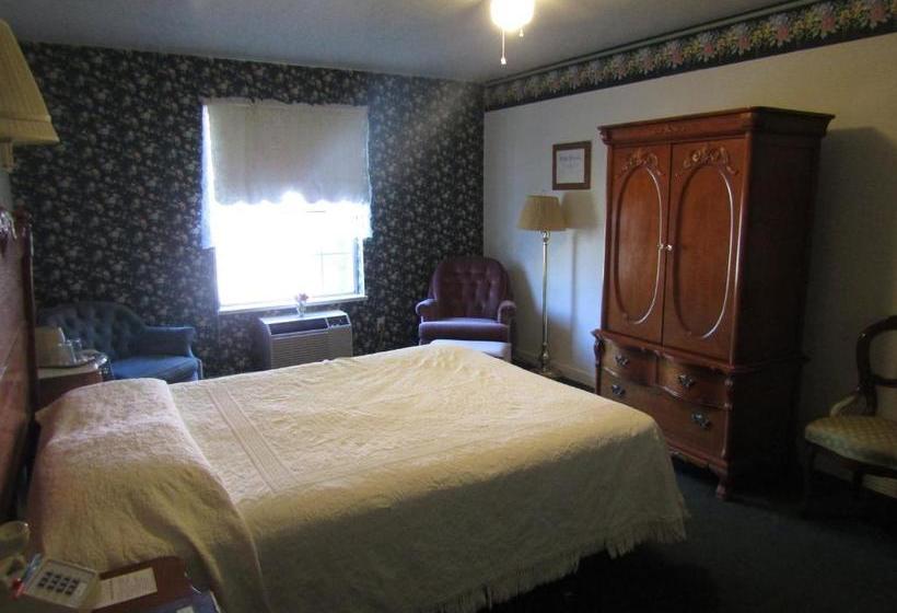 فندق Step Back Inn