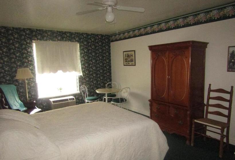 فندق Step Back Inn